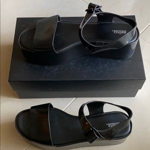 Melissa Platform Sandal - Mar Model